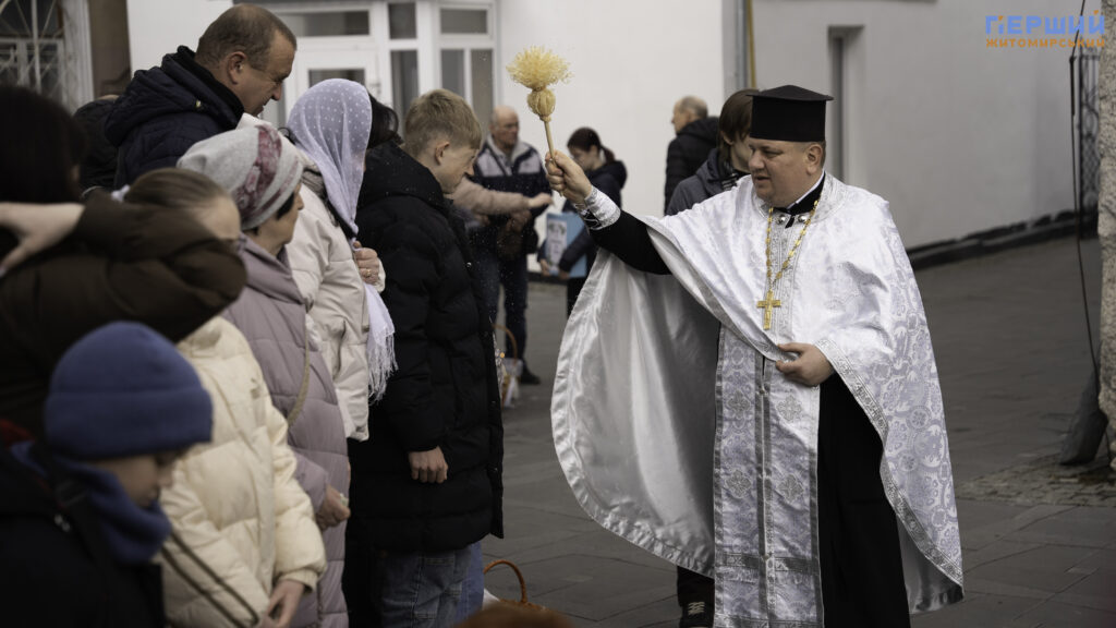 Світле свято у Житомирі: як містяни святять великодні кошики...
