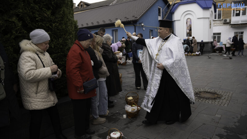 Світле свято у Житомирі: як містяни святять великодні кошики...