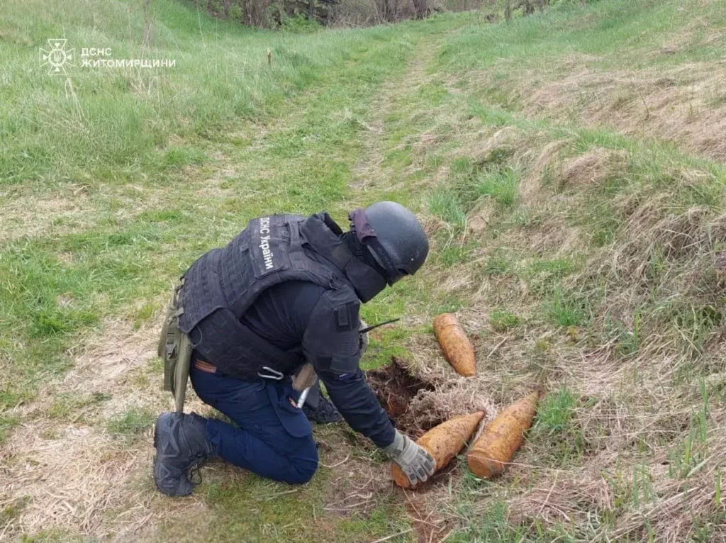 п'ять снарядів