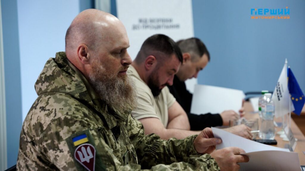 У Житомирі нардепи, військові та громадськість обговорили нецільове використання...