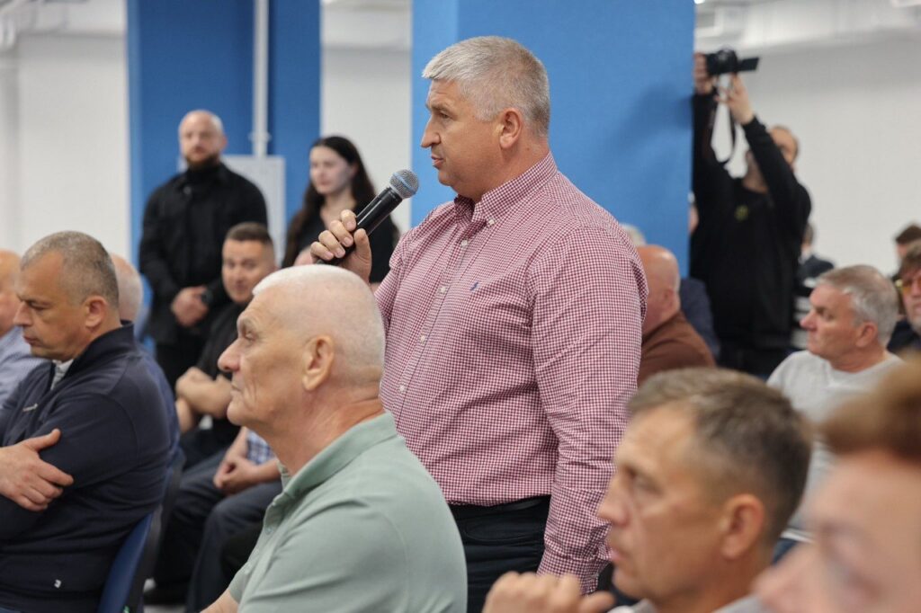 «Відповідь буде 50-кратною»: Зеленський обговорив із керівництвом Житомирщини загрози...
