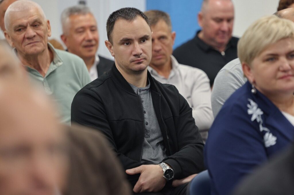 «Відповідь буде 50-кратною»: Зеленський обговорив із керівництвом Житомирщини загрози...