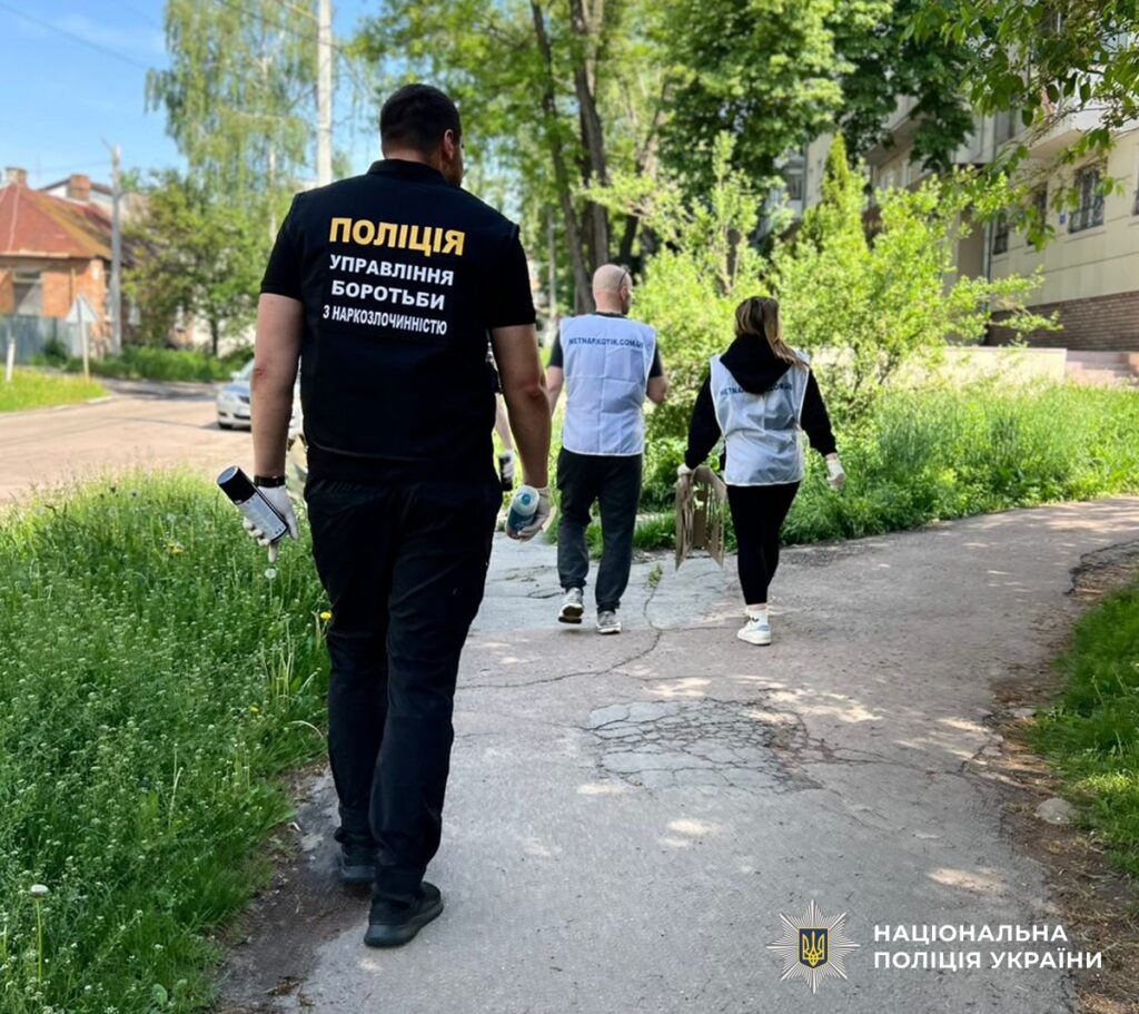 Балончики проти дилерів: у Житомирі поліція та активісти масово...