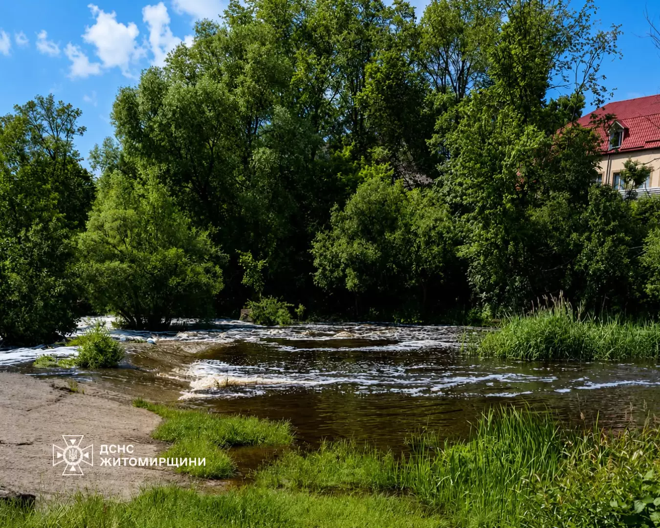 Водолази дістають тіло чоловіка у Коростені