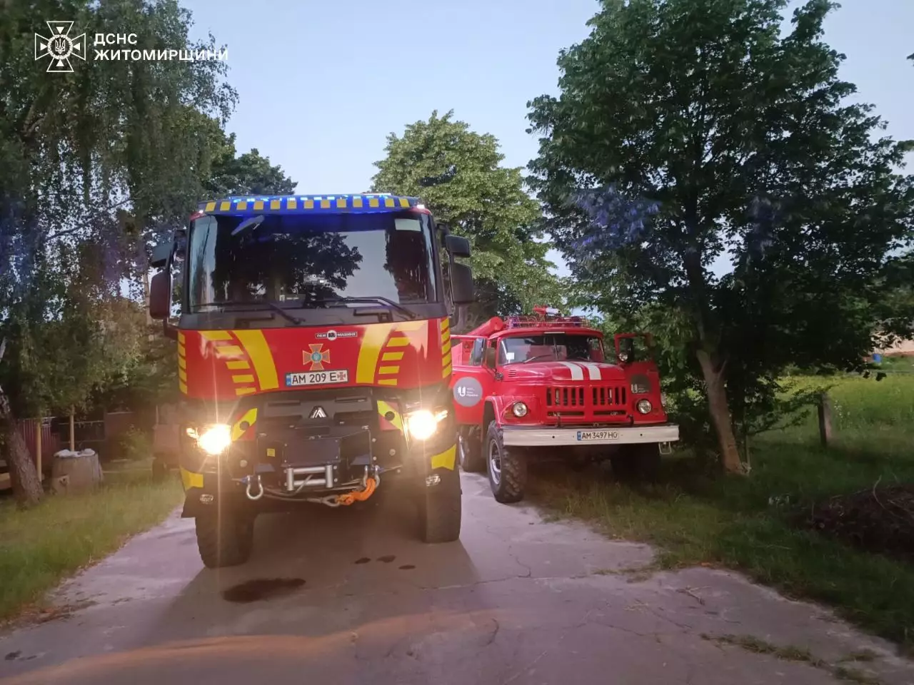 Згорілий дах будинку після пожежі у селі Краснобірка