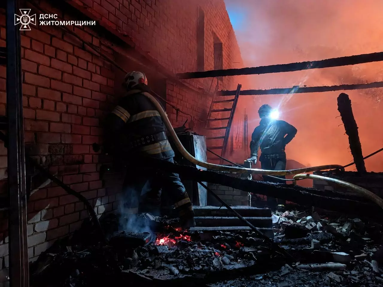 Наслідки пожежі на Житомирщині руйнування будинку