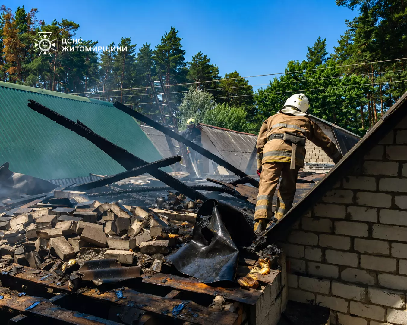 Ліквідація займання автомобіля в гаражі