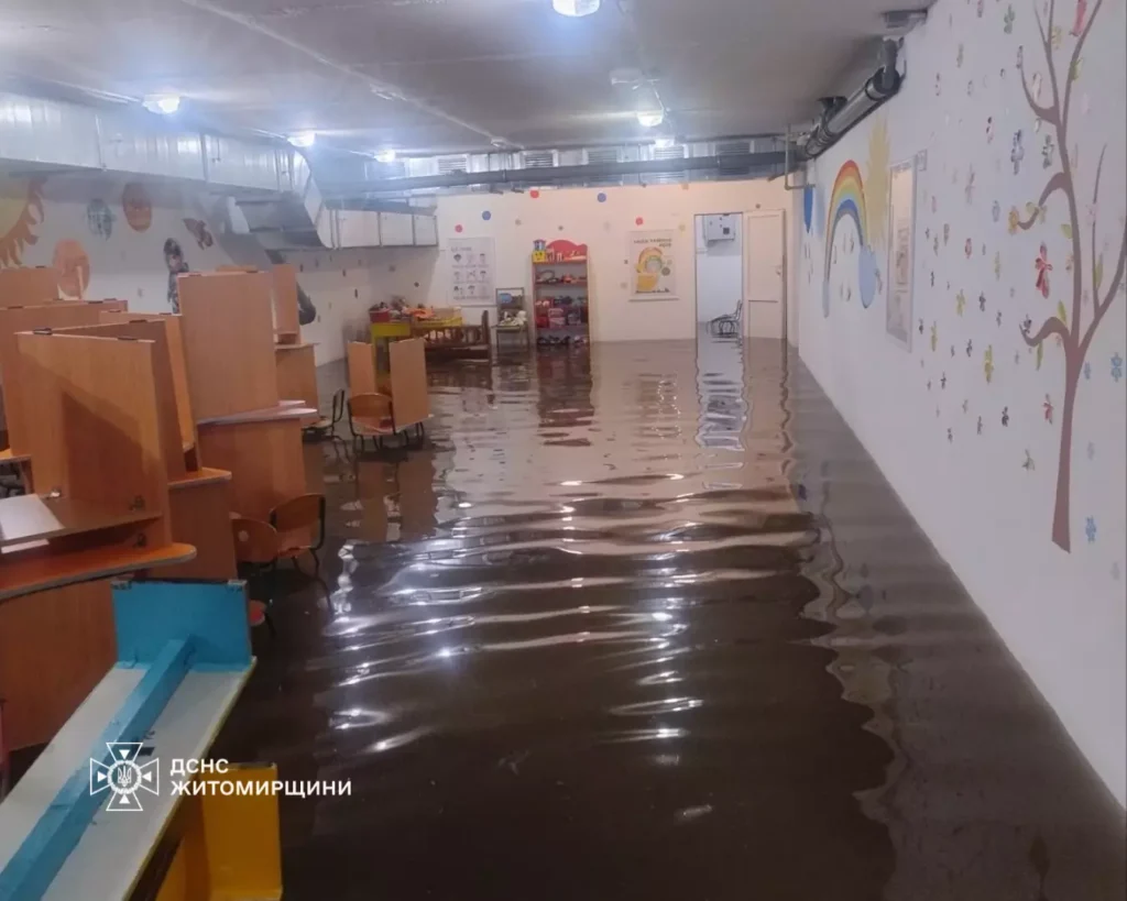 відкачували воду
