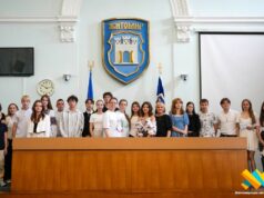 Десятки юних житомирян отримали грошові нагороди від мерії грошові стипендії для житомирян