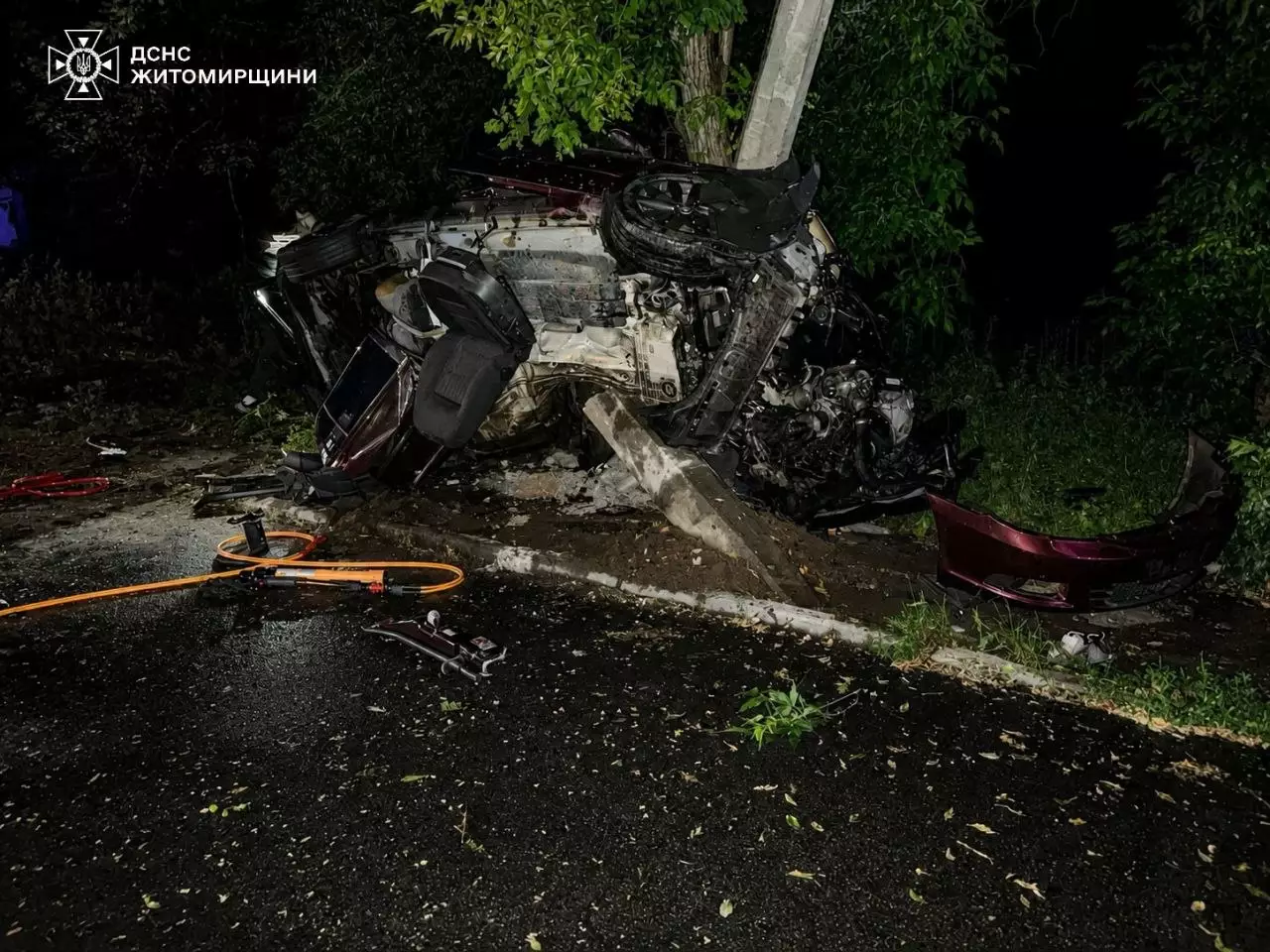 Рятувальники деблокують водія з автомобіля у Коростені
