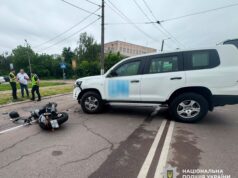 Harley-Davidson опинився під колесами Land Cruiser у Житомирі ДТП в Житомирі