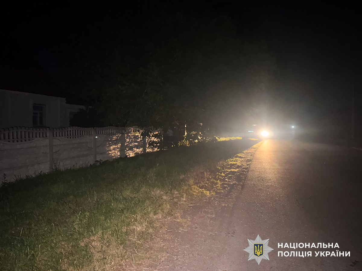 Пошкоджений паркан внаслідок аварії мотоцикла
