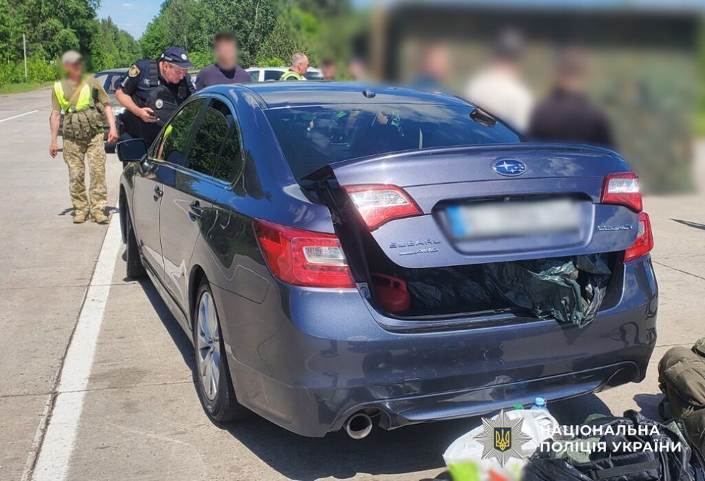 доларів