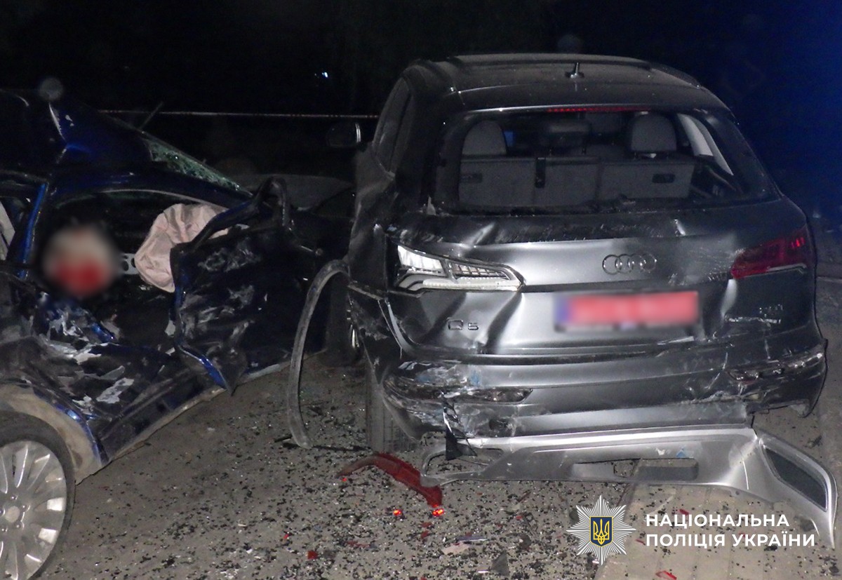 Слідчі збирають докази на місці ДТП в Овручі