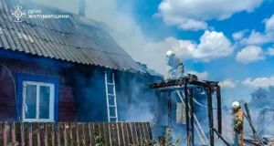 Рятувальники 4 рази відстоювали житлові будинки від вогню