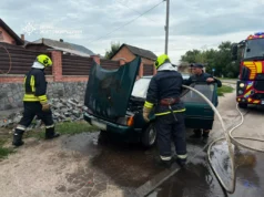 Прямо посеред дороги загорівся автомобіль у Бердичеві горить авто в Бердичеві