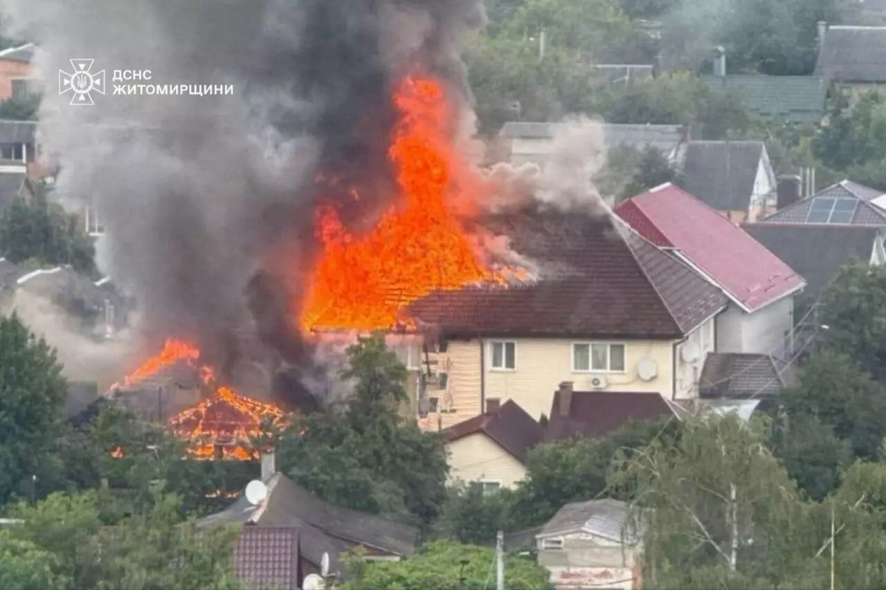 Ліквідація пожежі рятувальниками ДСНС Житомирщини