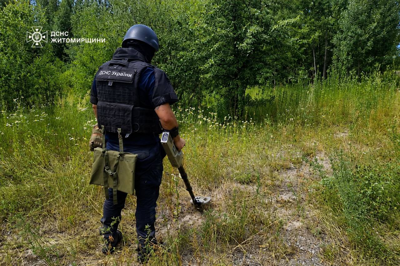 Робота піротехніків ДСНС у Бердичівському районі