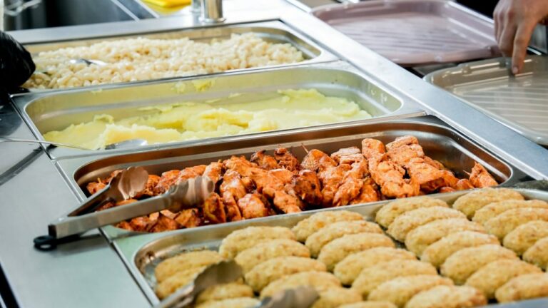 Підготовка до впровадження програми харчування