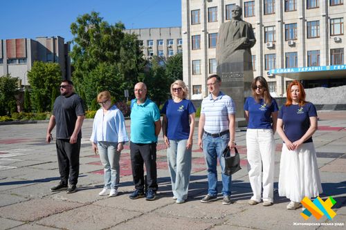 Давід Нуаро навчає житомирян грі в петанк