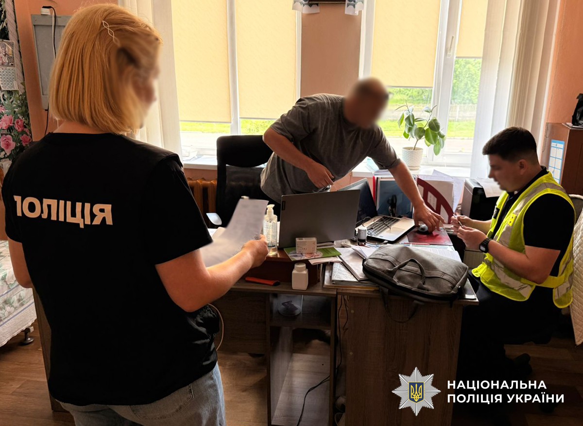 Обшуки в кабінеті керівництва медзакладу