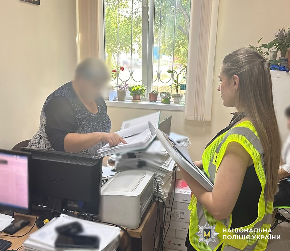 Слідчі дії поліції на місці незаконного звалища відходів