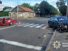Зіткнення Jaguar та ВАЗ у середмісті Житомира – наслідки дідусь травмувався у дтп в Житомирі