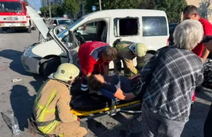 Після зіткнення у Звягелі жінку довелося вирізати з авто дтп у звягелі
