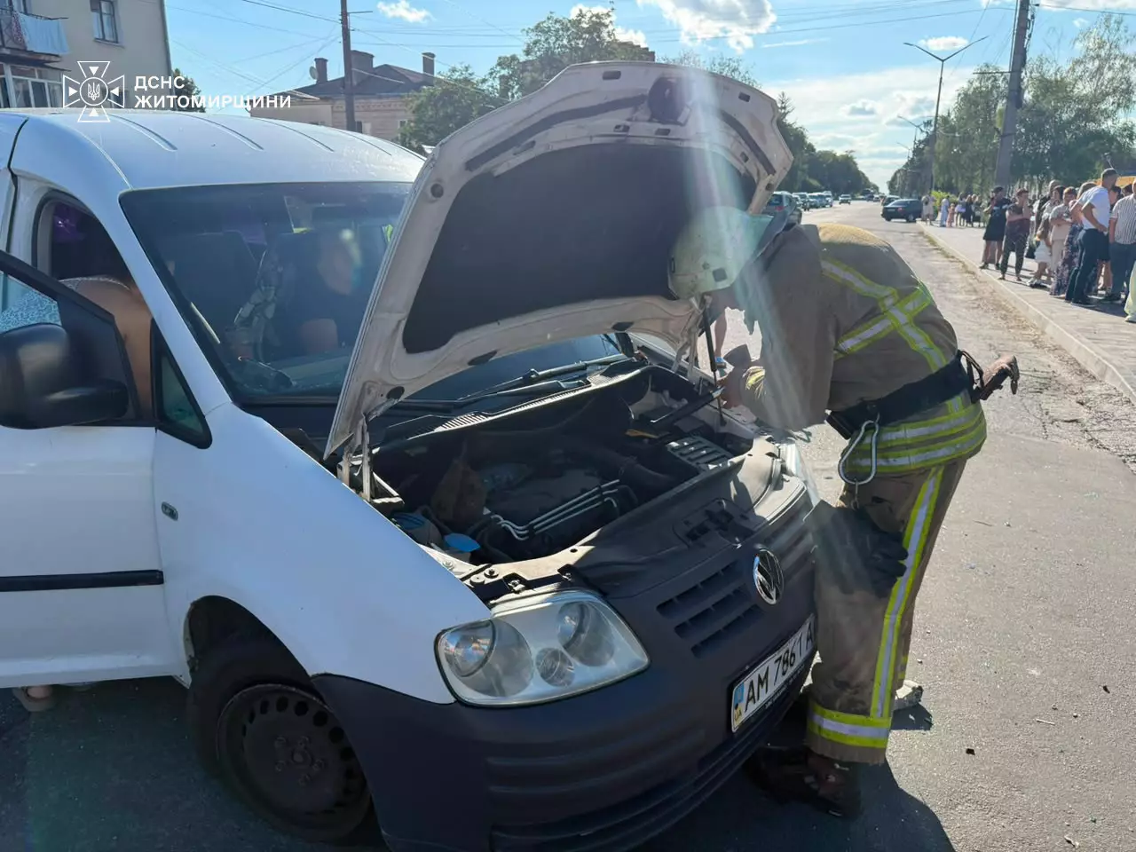 Рятувальники ДСНС надають допомогу у Звягелі
