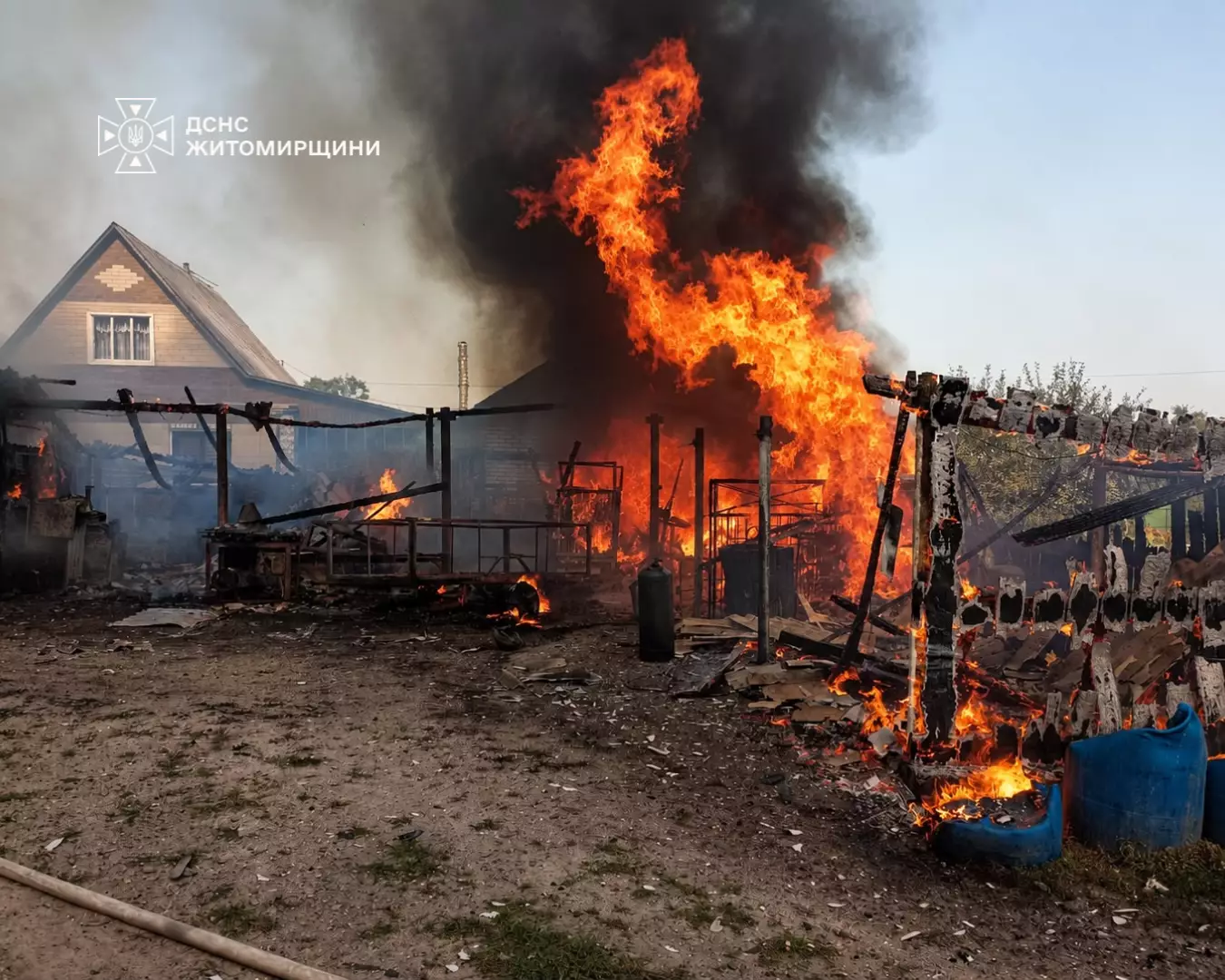 Пожежа господарської будівлі в селищі Корнин
