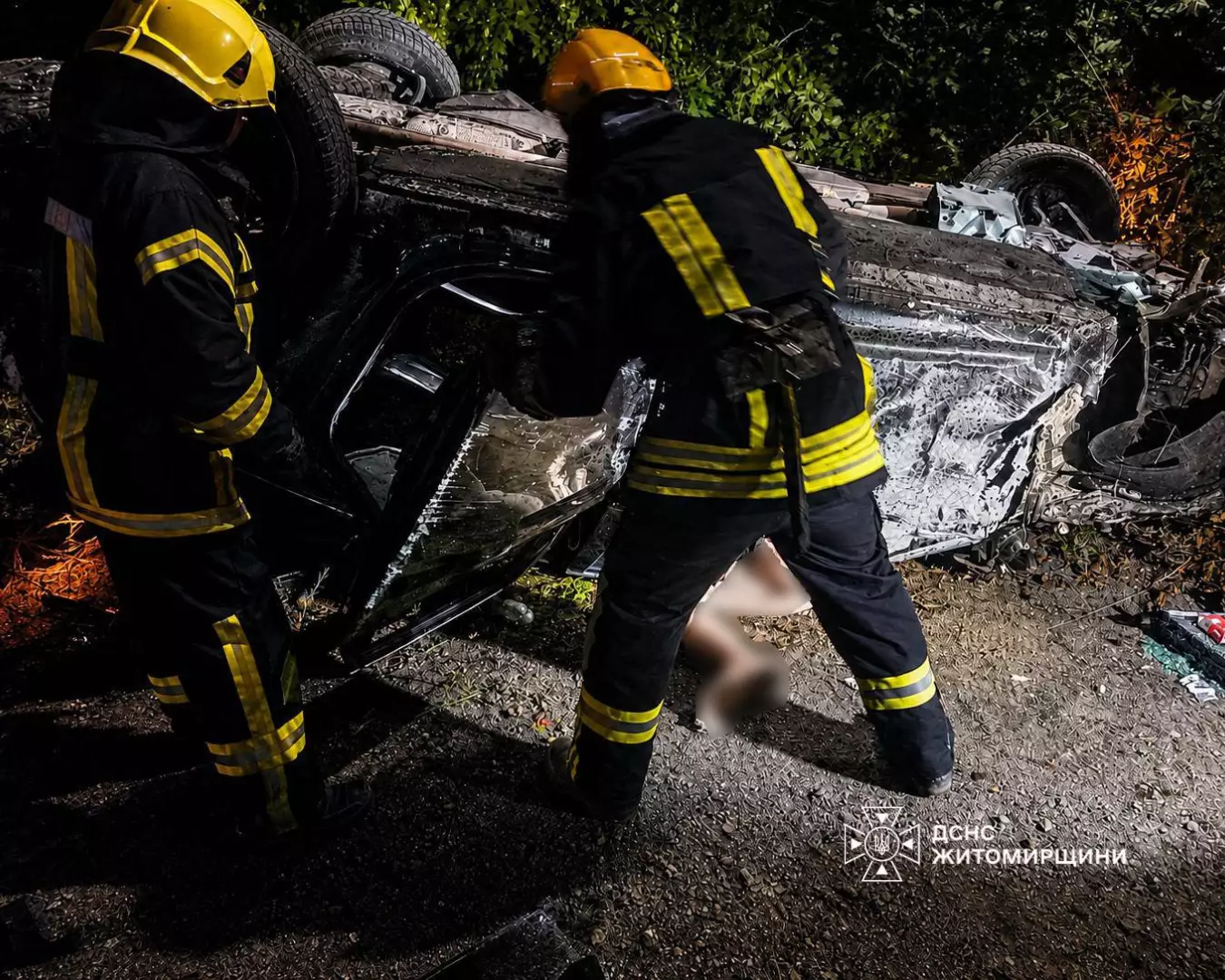 Понівечений автомобіль після аварії на Бердичівщині