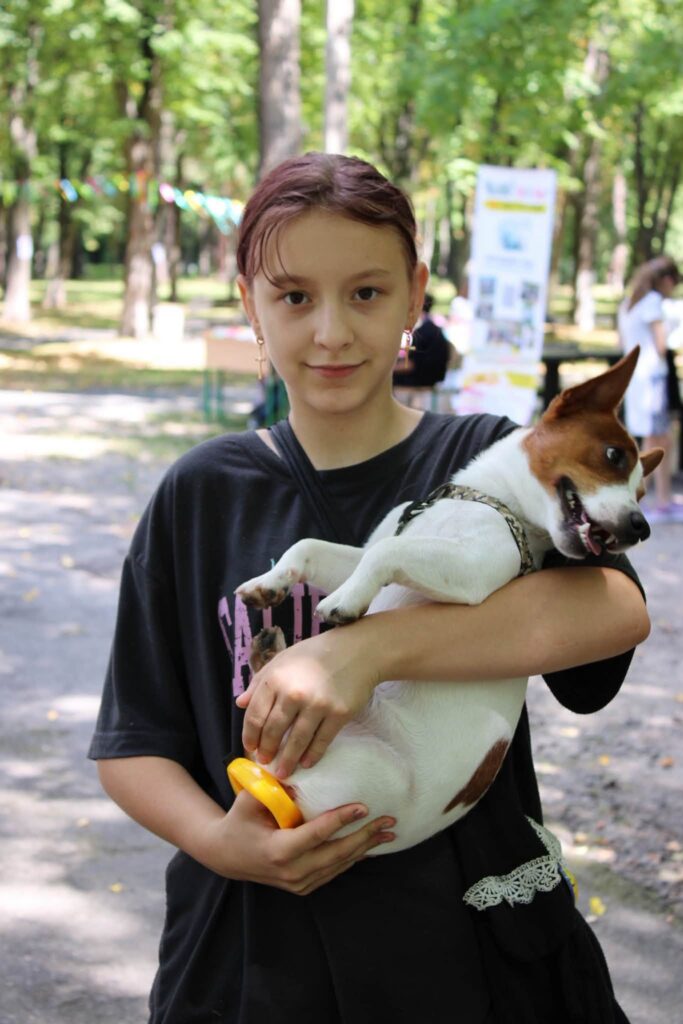 Весілля для собак провели на благодійному фестивалі у Малині