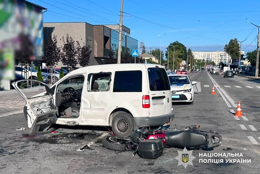 Наслідки смертельної аварії у Звягелі за участі мотоцикла