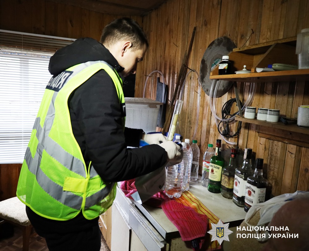 Вилучена готівка від продажу незаконного алкоголю