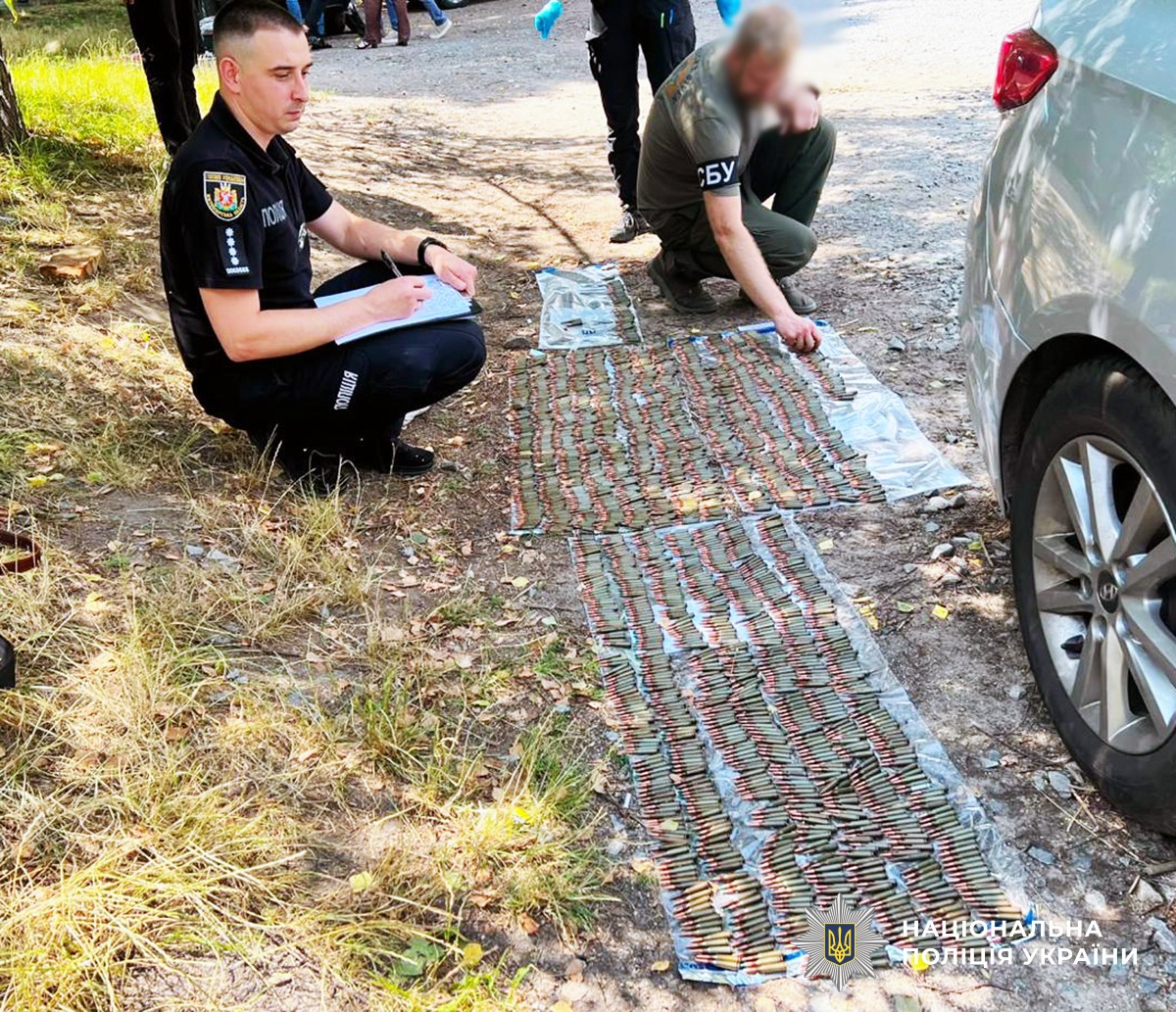 Обшук автомобіля підозрюваного