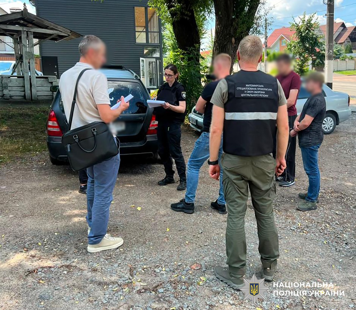 Вилучена зброя та гроші у Житомирі