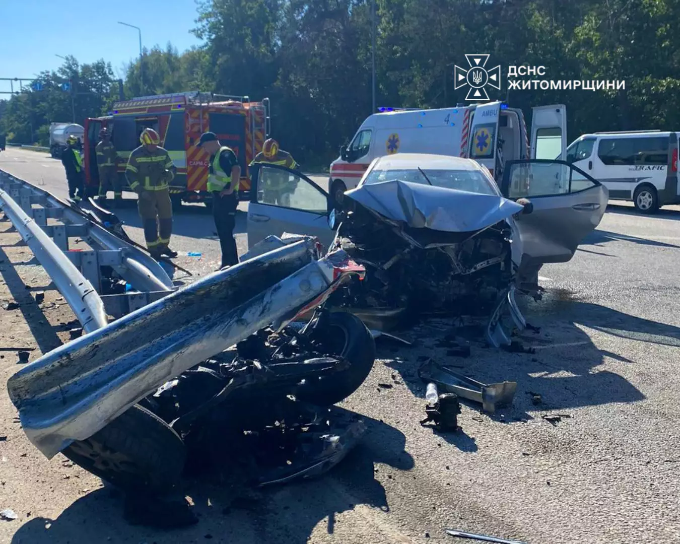 Легковий автомобіль врізався у відбійник біля Березівки