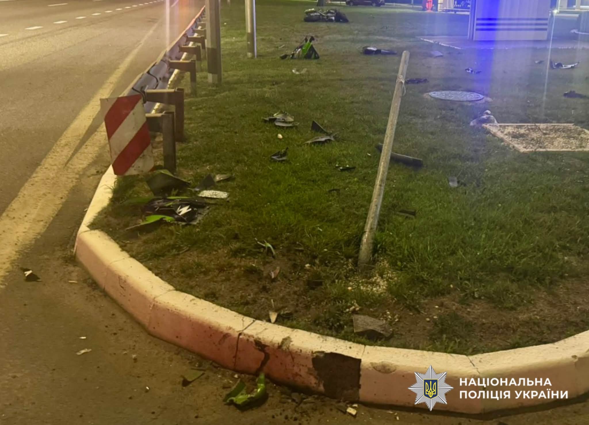 Слідчі поліції працюють на місці ДТП біля Березини