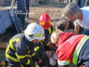 Чоловіка на ношах витягали з-під мотоблока у селі Дівочки мотоблок порятунок