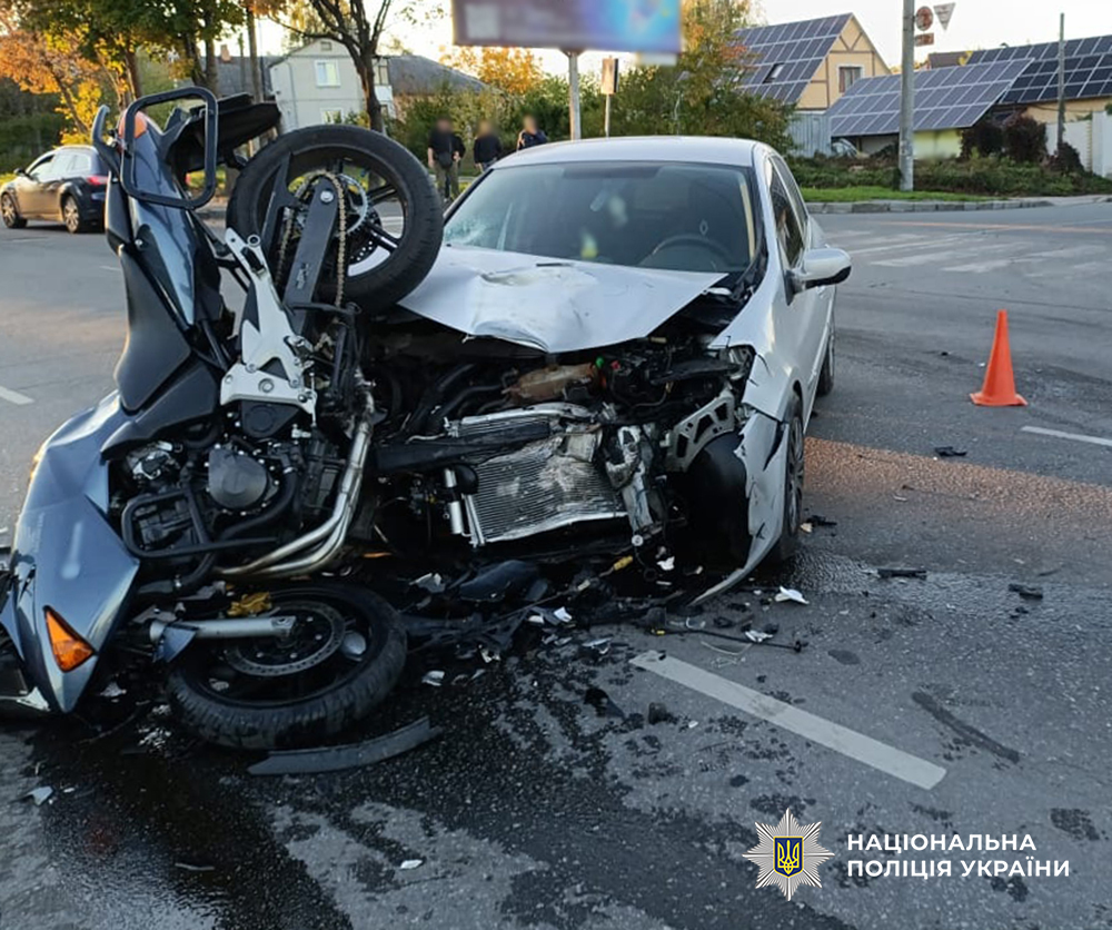 Поліцейський автомобіль біля місця зіткнення у Житомирі
